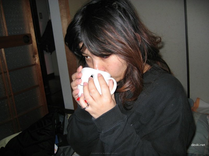 Amateur Porn: Asian Slut Gets Naughty