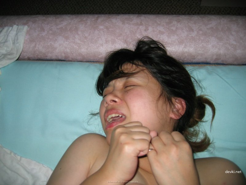 Amateur Porn: Asian Slut Gets Naughty