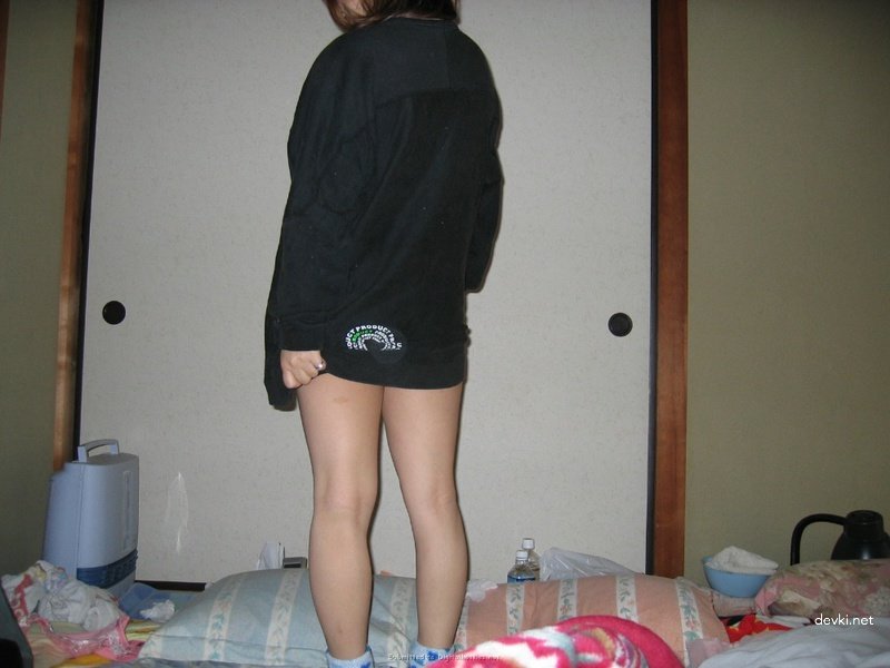 Amateur Porn: Asian Slut Gets Naughty