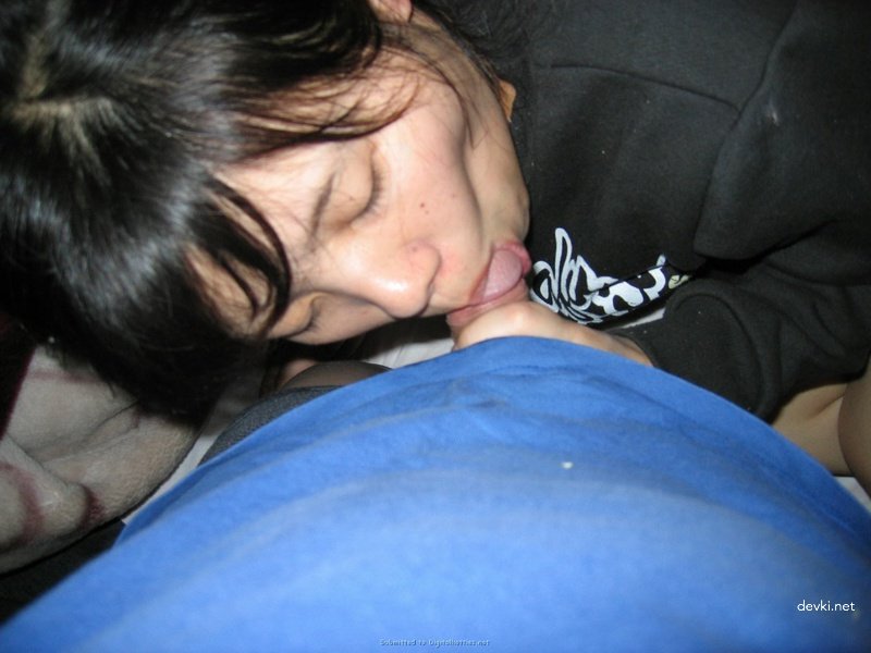 Amateur Porn: Asian Slut Gets Naughty