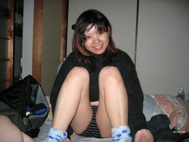 Amateur Porn: Asian Slut Gets Naughty