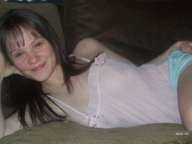 Amateur Slut Expertly Handles Cock: Explicit Porn Photos