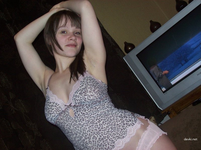 Amateur Slut Expertly Handles Cock: Explicit Porn Photos