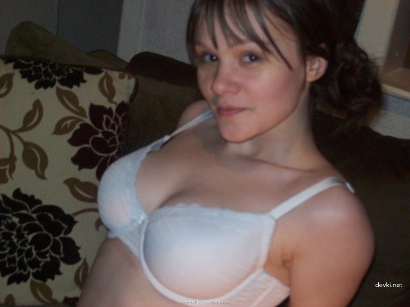 Amateur Slut Expertly Handles Cock: Explicit Porn Photos