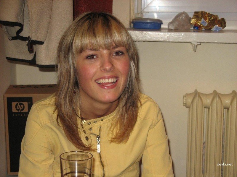 Hot MILF with Wet Pussy Exposed in Amateur Porn Pic