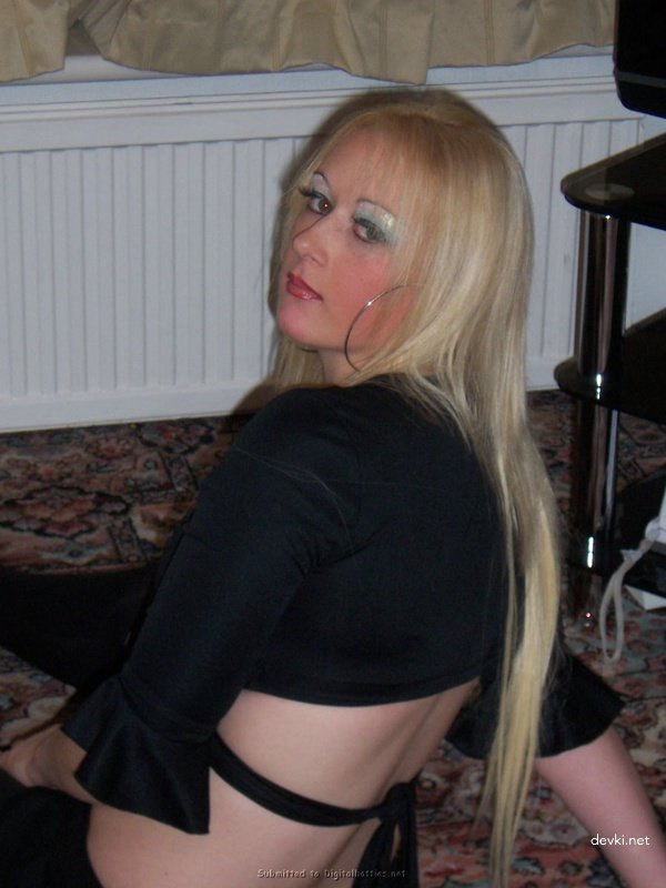 Big Booty Slut Takes Hard Cock - Amateur Porn Photo