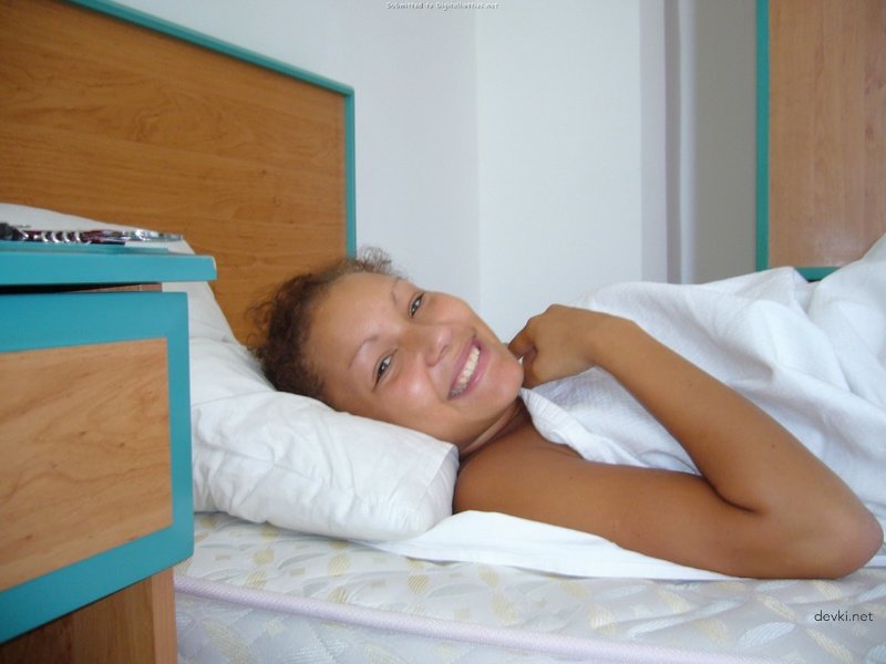 Hot Latina Nude on Vacation: Explicit Amateur Photo