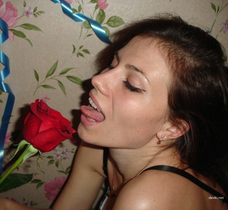Hot Babe with Shaved Pussy - Explicit Amateur Photo