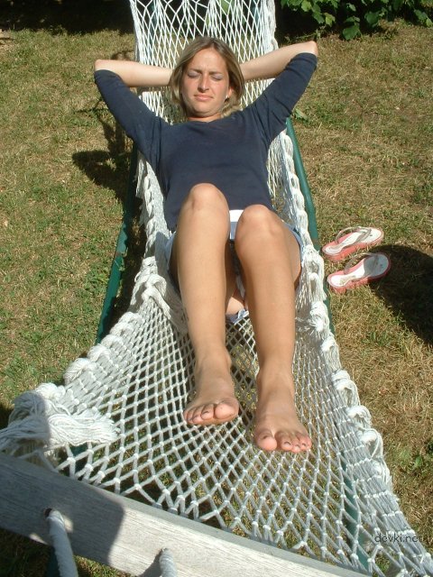 Amateur Wife's Shaved Pussy Pics: Explicit Photos of Wife with Shaved Pussy