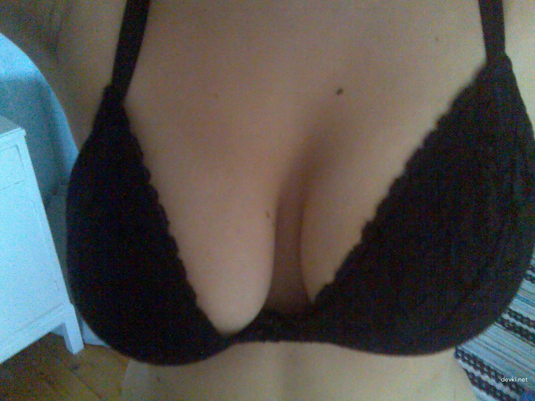 Neighbor's Big Natural Tits Exposed - Amateur Photo