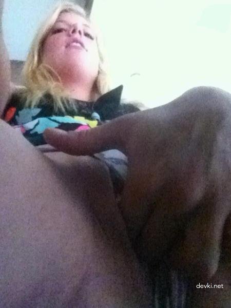 Hot Babe Sucking Cock - Explicit Amateur Porn Photo