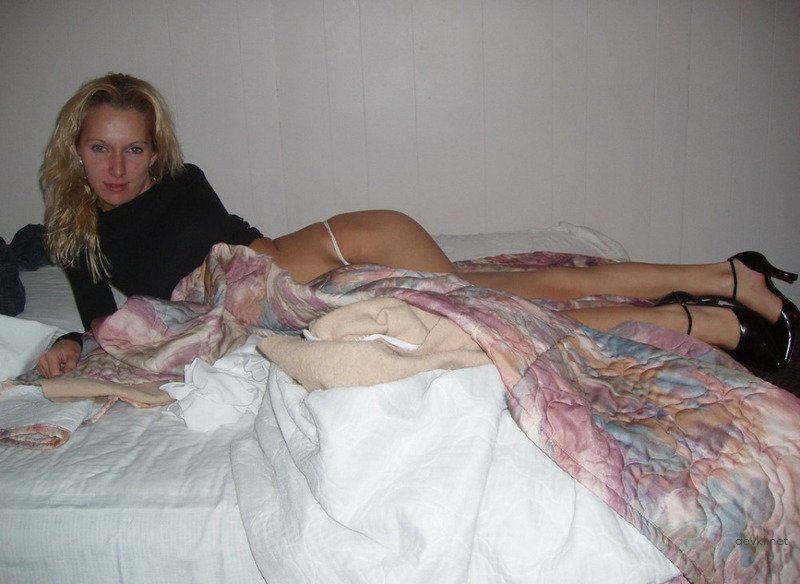 Slim Girl in Bed: Explicit Amateur Photo Shoot