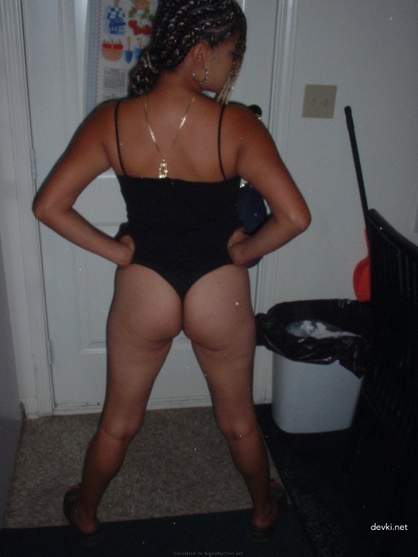 Latina Blowjob: Explicit Amateur Porn Photo Shoot