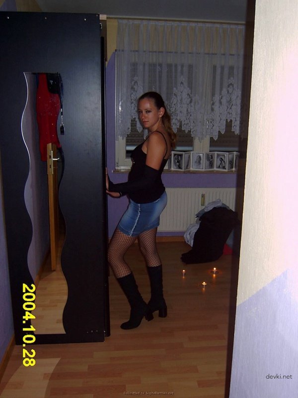 Raunchy Solo Masturbation with Vibrator - Hot Amateur Porn Pics