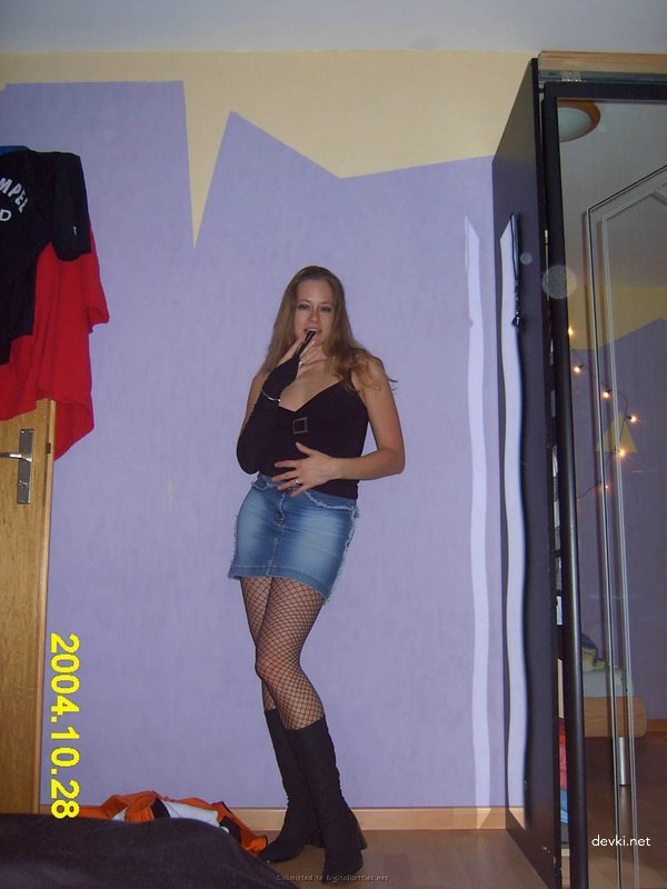 Raunchy Solo Masturbation with Vibrator - Hot Amateur Porn Pics