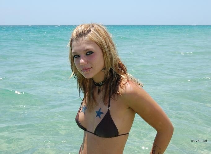 Sexy Girl's Beautiful Ass and Tender Pussy Amateur Photo