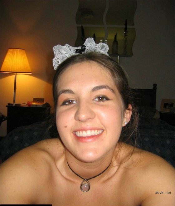 Explicit Nude Maid Photo: Amateur Servant Poses Naked