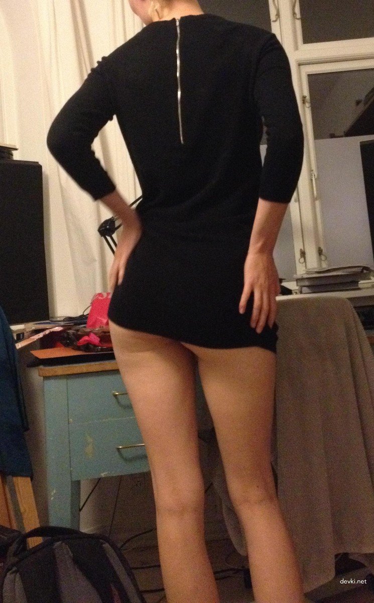 Anal Plug Insertion: Amateur Porn Photo of Ass Play