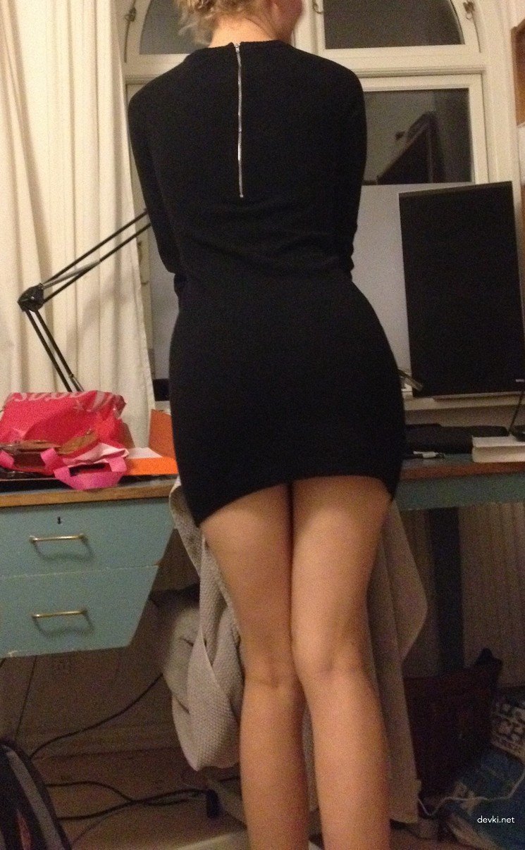 Anal Plug Insertion: Amateur Porn Photo of Ass Play