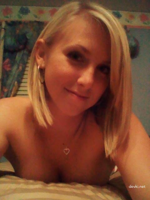 Amateur Deepthroat Blowjob: Girl Swallows Cock in Explicit Photo