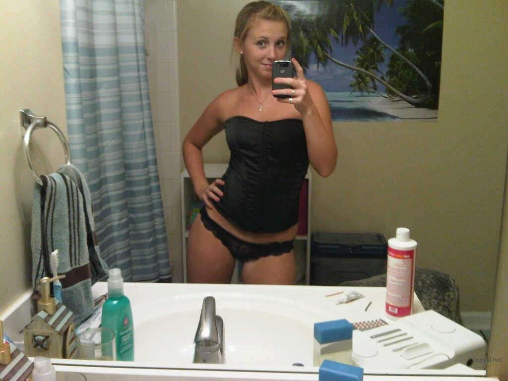 Amateur Deepthroat Blowjob: Girl Swallows Cock in Explicit Photo