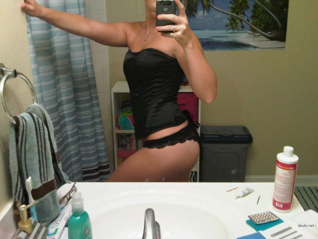 Amateur Deepthroat Blowjob: Girl Swallows Cock in Explicit Photo