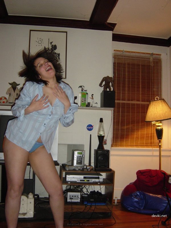 Kinky Latina Amateur Porn Pics - Explicit and Hardcore Content