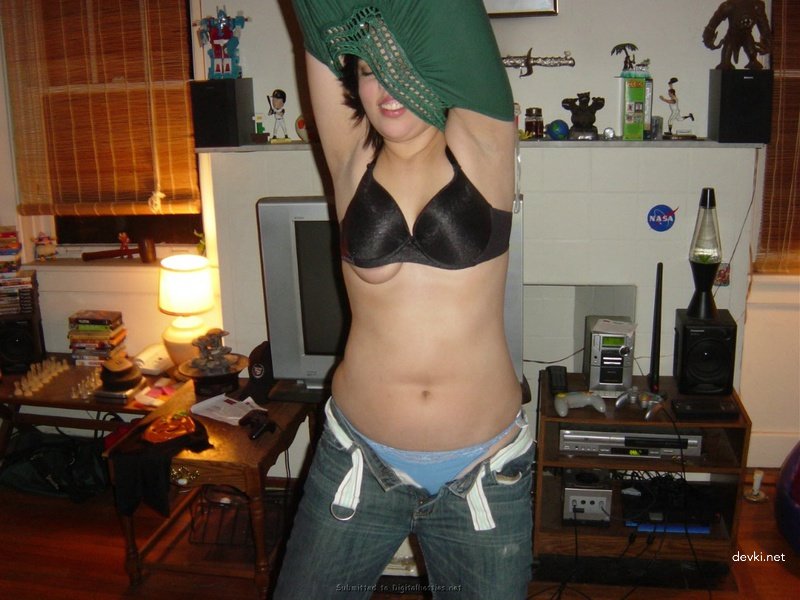 Kinky Latina Amateur Porn Pics - Explicit and Hardcore Content