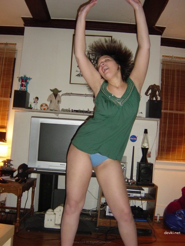 Kinky Latina Amateur Porn Pics - Explicit and Hardcore Content