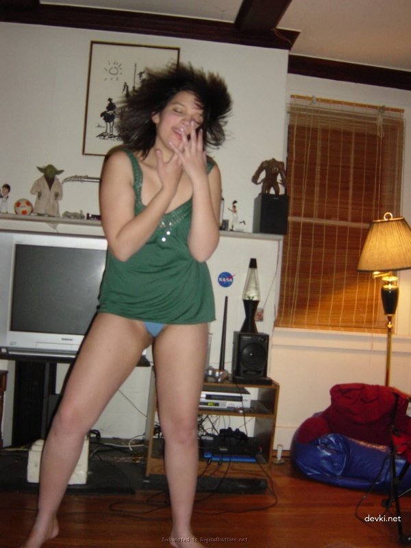 Kinky Latina Amateur Porn Pics - Explicit and Hardcore Content