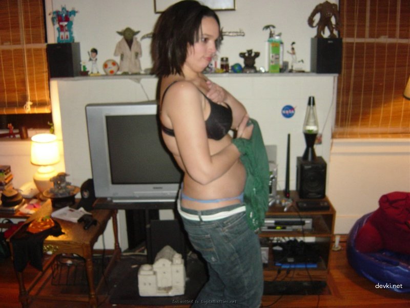 Kinky Latina Amateur Porn Pics - Explicit and Hardcore Content