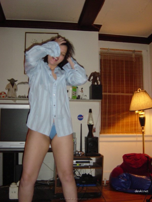 Kinky Latina Amateur Porn Pics - Explicit and Hardcore Content