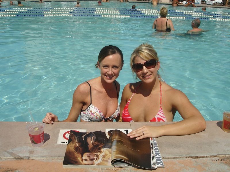 Poolside Masturbation: Amateur Porn Photo Session