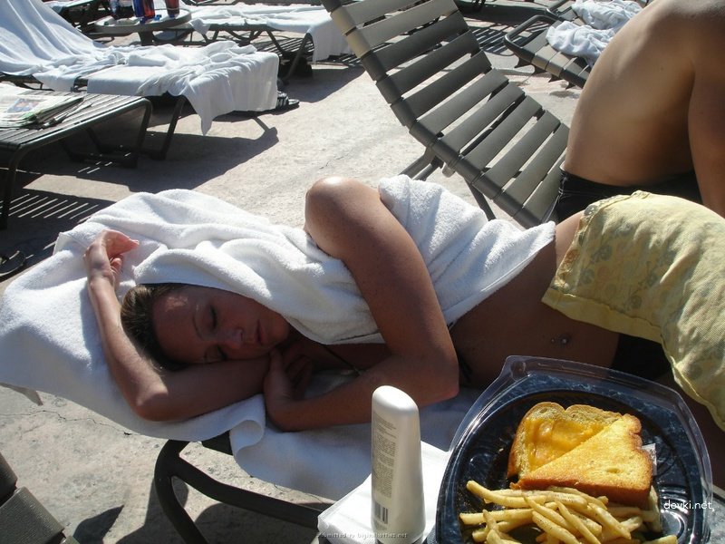 Poolside Masturbation: Amateur Porn Photo Session