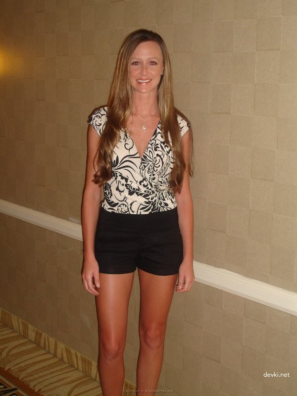 Poolside Masturbation: Amateur Porn Photo Session