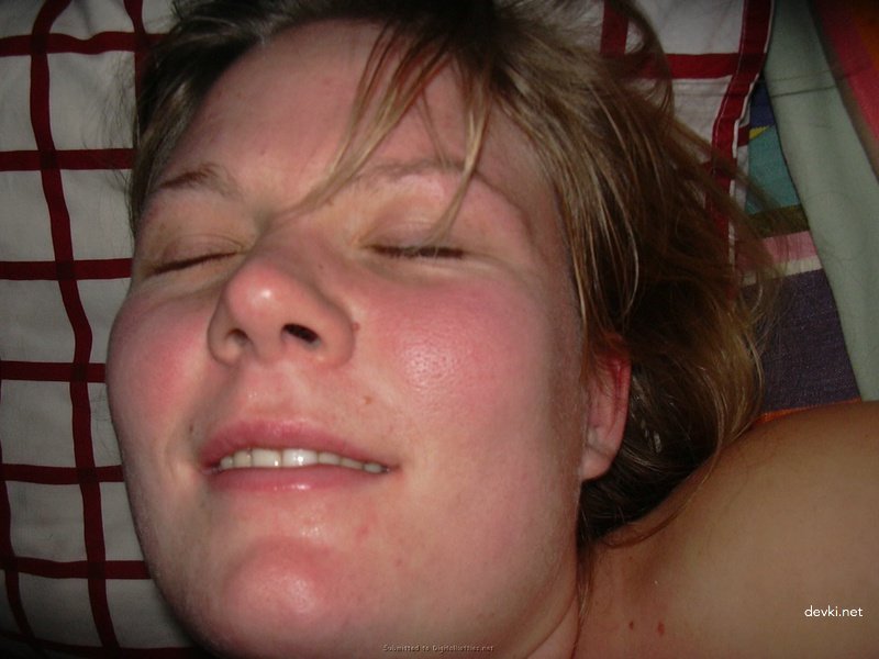 Intense Close-Up Blowjob Amateur Porn Scene - Explicit Oral Sex Shot