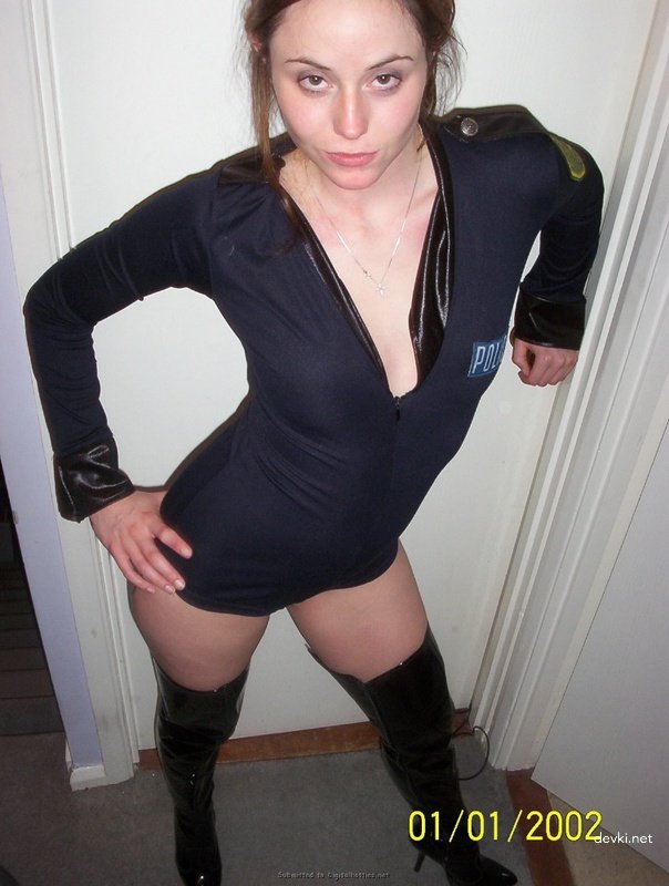 Latex-clad slut fucks hard in amateur porn pic - Explicit XXX content