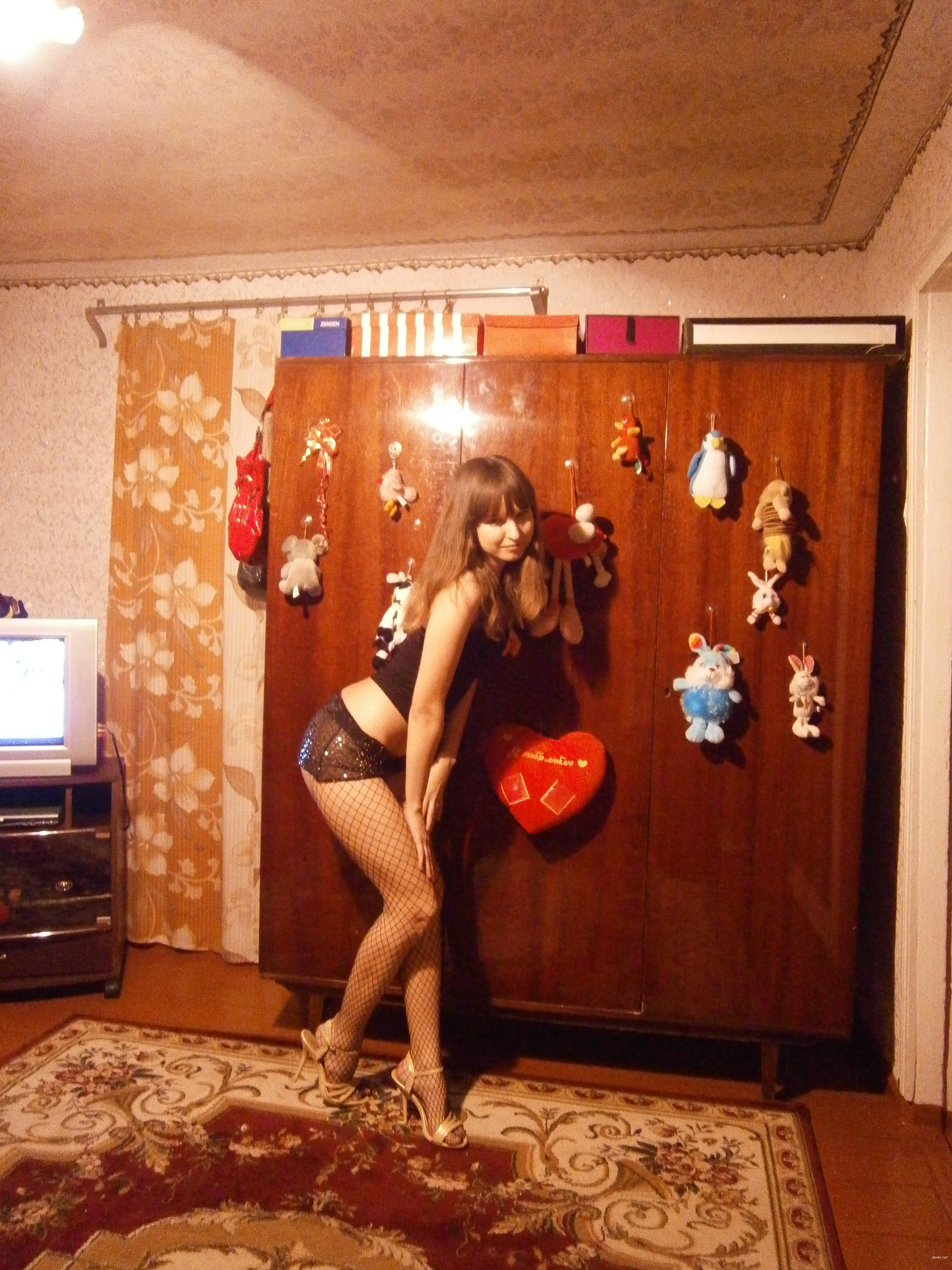 First Amateur Porn Photoshoot: Explicit XXX Session with Hot Newcomer