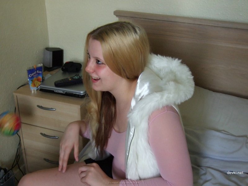 Latex-clad amateur satisfies partner in explicit porn photo shoot