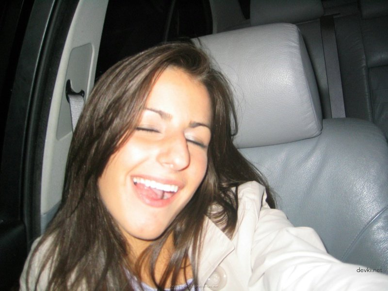 Guy Cumshots on Mulatto Babe in Amateur Porn Pic