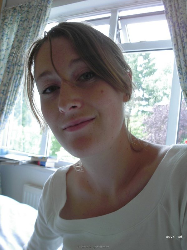 Mature Wife Cheating on Husband in Amateur Porn Photo Session