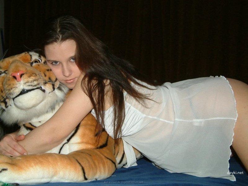 Hot Amateur Blowjob Photos: Evening Oral Sex Session