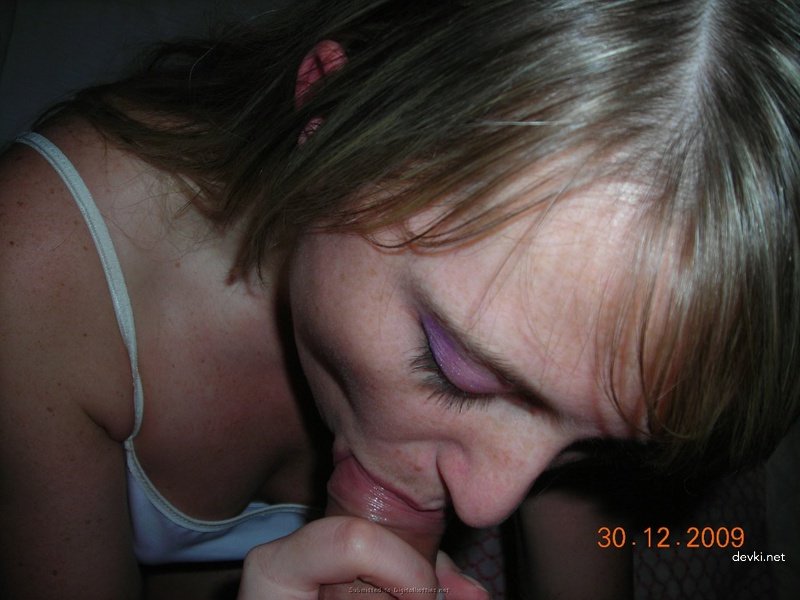 Amateur Husband Finger Fucks Wife's Pussy - Explicit Homemade Porn