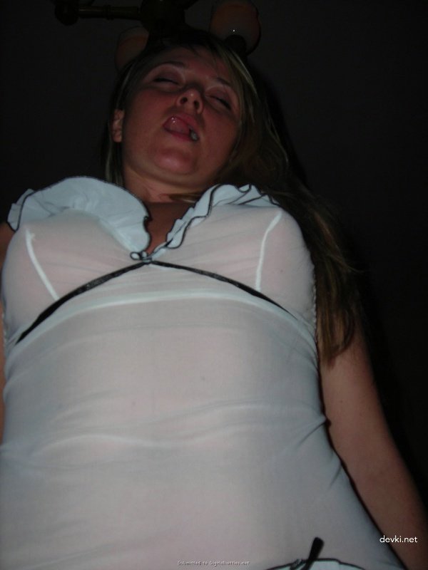 Amateur Husband Finger Fucks Wife's Pussy - Explicit Homemade Porn