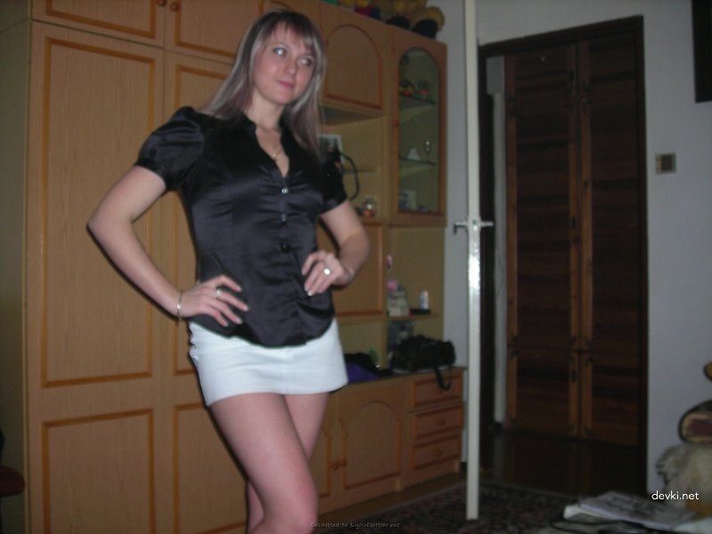 Amateur Husband Finger Fucks Wife's Pussy - Explicit Homemade Porn