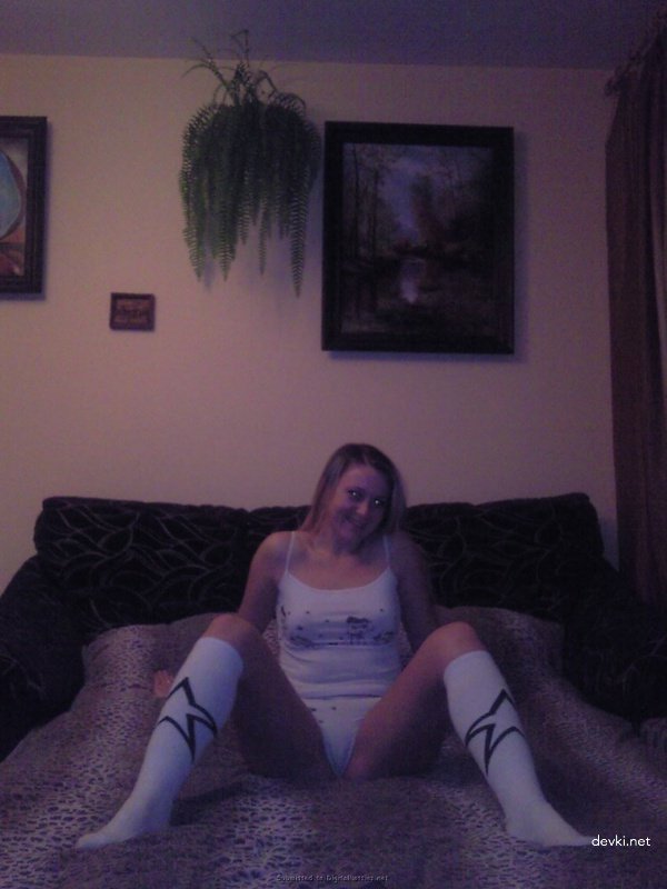 Amateur Husband Finger Fucks Wife's Pussy - Explicit Homemade Porn