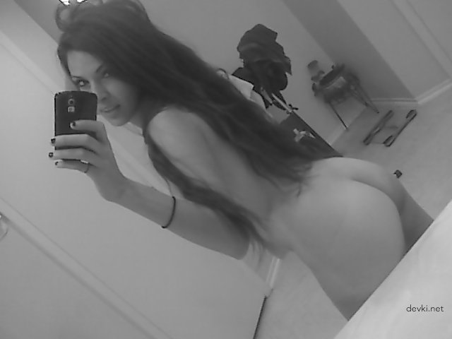 Beautiful Teen Amateur Porn: Explicit Photos of Gorgeous Girl