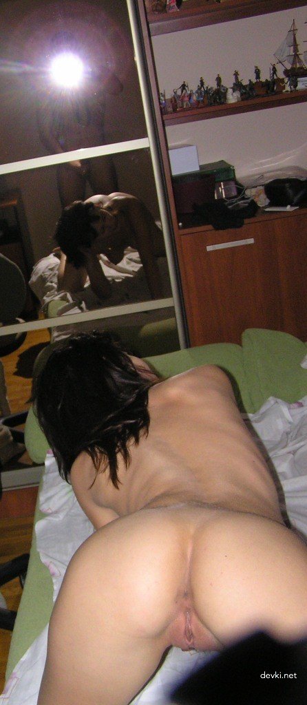 Sexy Girl Loves Sucking Cock and Posing Nude - Amateur Porn Pic