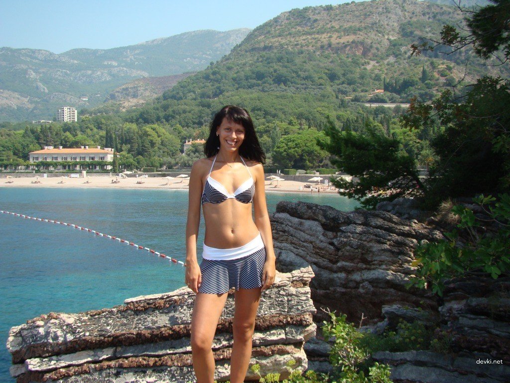 Sexy Girl Loves Sucking Cock and Posing Nude - Amateur Porn Pic