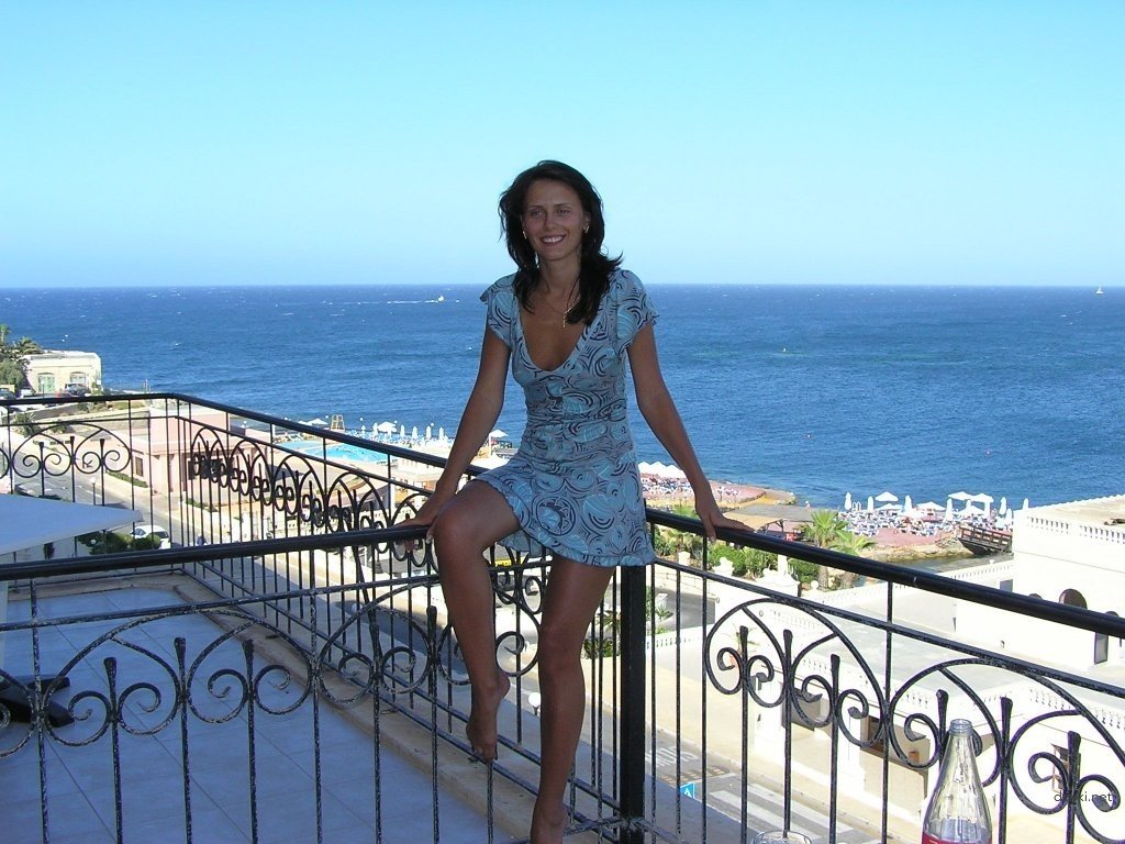 Sexy Girl Loves Sucking Cock and Posing Nude - Amateur Porn Pic